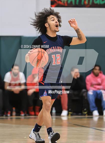 Thumbnail 2 in Binghamton vs. Peekskill (NYSPHSAA Class AA Regional Semifinal) photogallery.