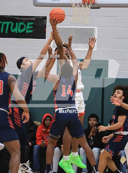 Thumbnail 3 in Binghamton vs. Peekskill (NYSPHSAA Class AA Regional Semifinal) photogallery.