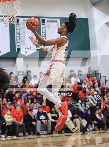 Thumbnail 2 in Binghamton vs. Peekskill (NYSPHSAA Class AA Regional Semifinal) photogallery.