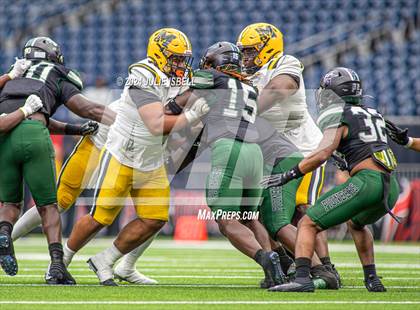 Thumbnail 2 in Fort Bend Marshall vs. Iowa Colony (UIL 5A- D2 Football Regional Semi)  photogallery.