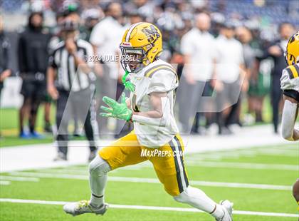 Thumbnail 1 in Fort Bend Marshall vs. Iowa Colony (UIL 5A- D2 Football Regional Semi)  photogallery.