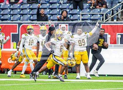 Thumbnail 3 in Fort Bend Marshall vs. Iowa Colony (UIL 5A- D2 Football Regional Semi)  photogallery.