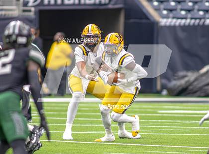 Thumbnail 2 in Fort Bend Marshall vs. Iowa Colony (UIL 5A- D2 Football Regional Semi)  photogallery.