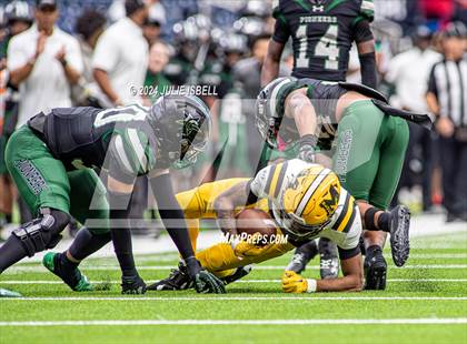 Thumbnail 3 in Fort Bend Marshall vs. Iowa Colony (UIL 5A- D2 Football Regional Semi)  photogallery.