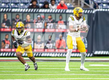 Thumbnail 1 in Fort Bend Marshall vs. Iowa Colony (UIL 5A- D2 Football Regional Semi)  photogallery.