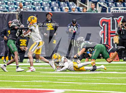 Thumbnail 3 in Fort Bend Marshall vs. Iowa Colony (UIL 5A- D2 Football Regional Semi)  photogallery.