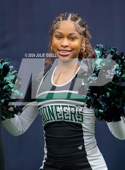 Thumbnail 1 in Fort Bend Marshall vs. Iowa Colony (UIL 5A- D2 Football Regional Semi)  photogallery.