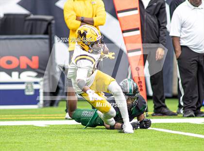 Thumbnail 3 in Fort Bend Marshall vs. Iowa Colony (UIL 5A- D2 Football Regional Semi)  photogallery.