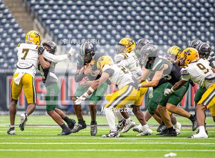 Thumbnail 1 in Fort Bend Marshall vs. Iowa Colony (UIL 5A- D2 Football Regional Semi)  photogallery.