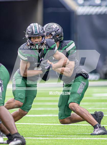 Thumbnail 1 in Fort Bend Marshall vs. Iowa Colony (UIL 5A- D2 Football Regional Semi)  photogallery.