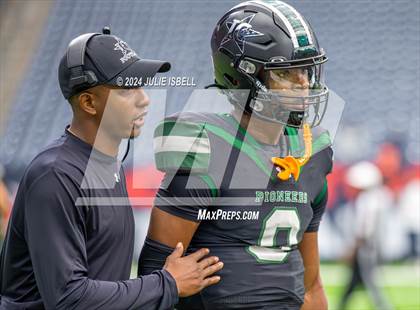 Thumbnail 2 in Fort Bend Marshall vs. Iowa Colony (UIL 5A- D2 Football Regional Semi)  photogallery.