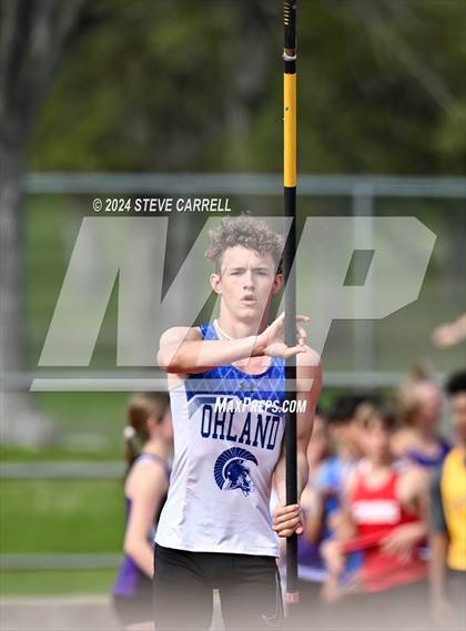 Thumbnail 2 in Eagle Relays (Pole Vault) photogallery.