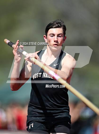 Thumbnail 3 in Eagle Relays (Pole Vault) photogallery.
