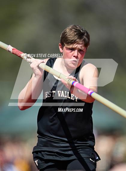 Thumbnail 3 in Eagle Relays (Pole Vault) photogallery.