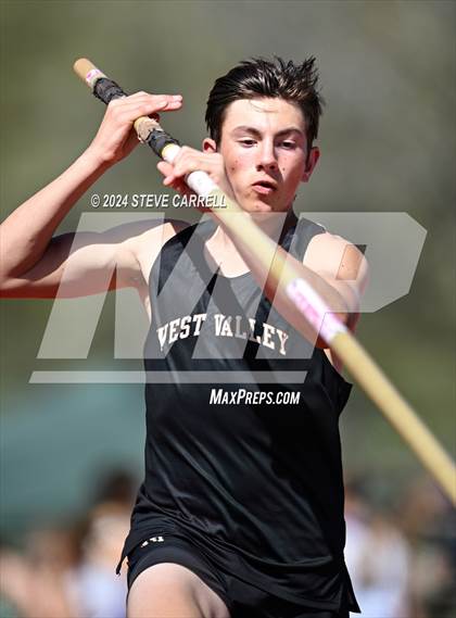 Thumbnail 1 in Eagle Relays (Pole Vault) photogallery.