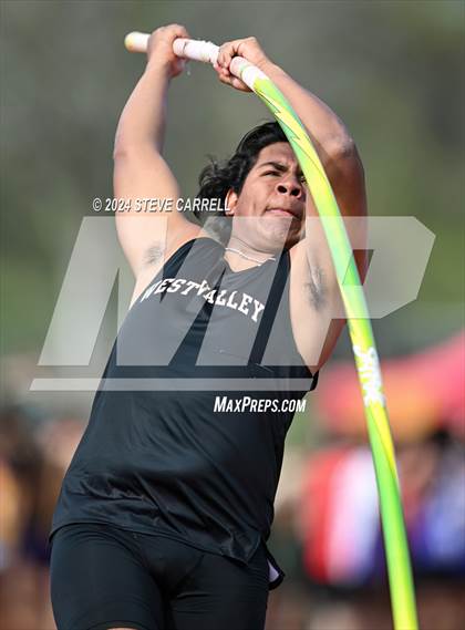 Thumbnail 3 in Eagle Relays (Pole Vault) photogallery.