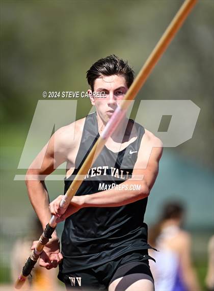 Thumbnail 3 in Eagle Relays (Pole Vault) photogallery.