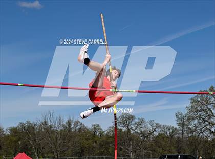 Thumbnail 1 in Eagle Relays (Pole Vault) photogallery.