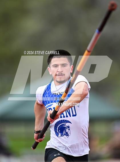 Thumbnail 2 in Eagle Relays (Pole Vault) photogallery.