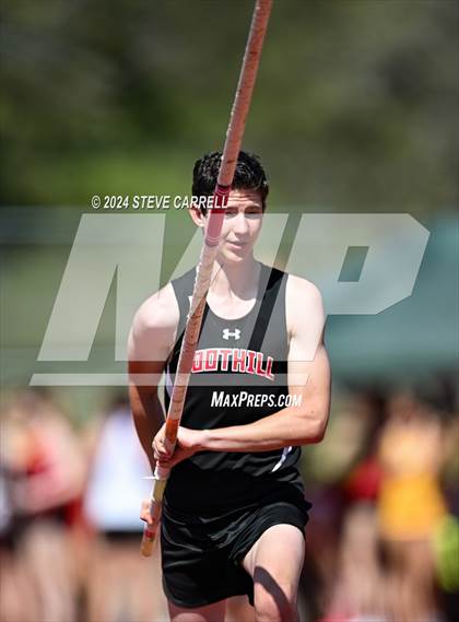 Thumbnail 1 in Eagle Relays (Pole Vault) photogallery.