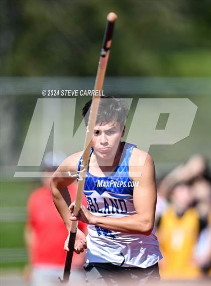 Thumbnail 1 in Eagle Relays (Pole Vault) photogallery.
