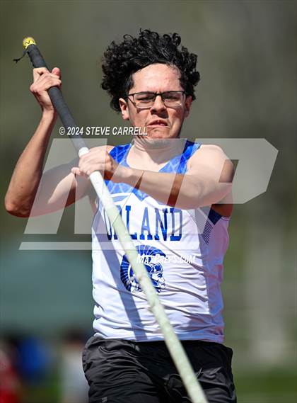 Thumbnail 2 in Eagle Relays (Pole Vault) photogallery.
