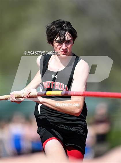 Thumbnail 2 in Eagle Relays (Pole Vault) photogallery.