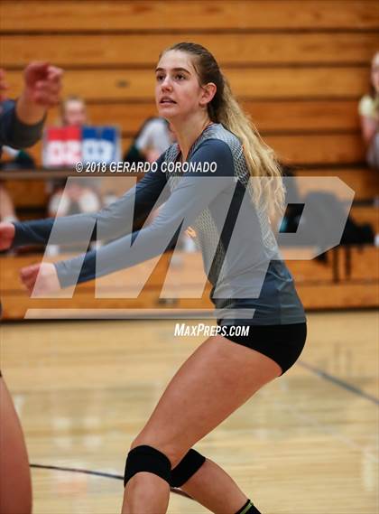 Thumbnail 2 in Carlmont vs. St. Francis (Stockton Classic) photogallery.