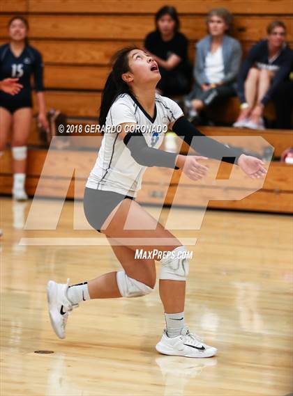 Thumbnail 2 in Carlmont vs. St. Francis (Stockton Classic) photogallery.