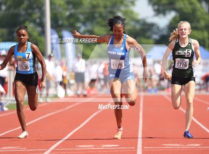 Thumbnail 1 in PIAA State Track and Field Championships photogallery.