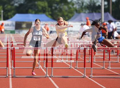 Thumbnail 3 in PIAA State Track and Field Championships photogallery.
