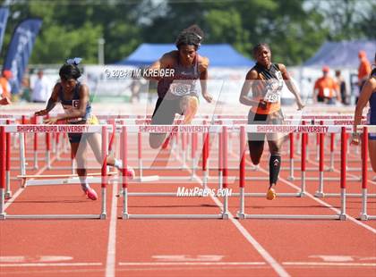Thumbnail 2 in PIAA State Track and Field Championships photogallery.