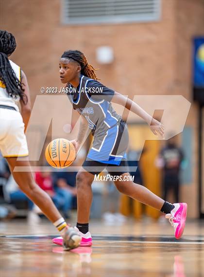 Thumbnail 3 in St. Pauls vs Fairmont (Robeson County Shootout) photogallery.