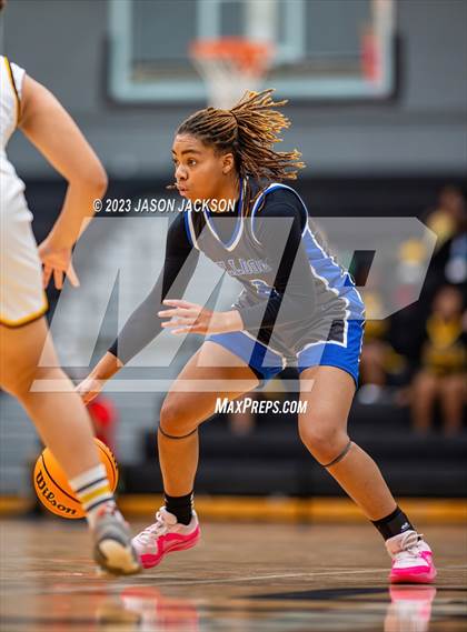 Thumbnail 2 in St. Pauls vs Fairmont (Robeson County Shootout) photogallery.