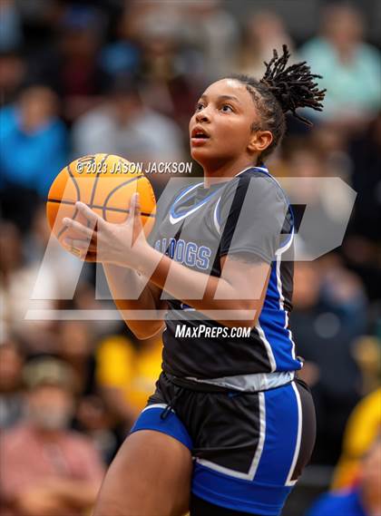 Thumbnail 1 in St. Pauls vs Fairmont (Robeson County Shootout) photogallery.