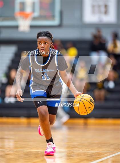 Thumbnail 3 in St. Pauls vs Fairmont (Robeson County Shootout) photogallery.