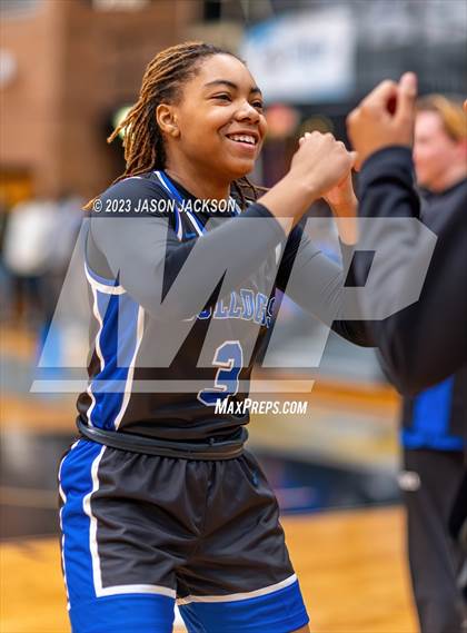 Thumbnail 1 in St. Pauls vs Fairmont (Robeson County Shootout) photogallery.