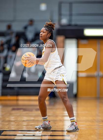 Thumbnail 3 in St. Pauls vs Fairmont (Robeson County Shootout) photogallery.