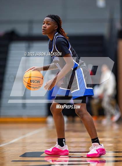 Thumbnail 3 in St. Pauls vs Fairmont (Robeson County Shootout) photogallery.