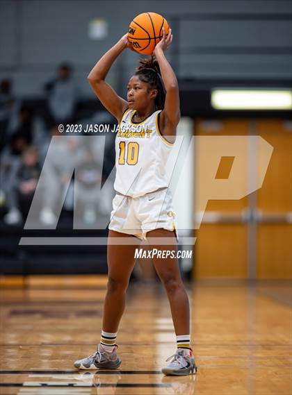 Thumbnail 3 in St. Pauls vs Fairmont (Robeson County Shootout) photogallery.