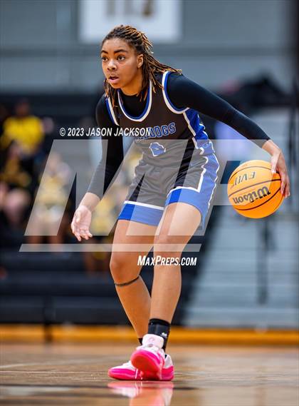 Thumbnail 3 in St. Pauls vs Fairmont (Robeson County Shootout) photogallery.