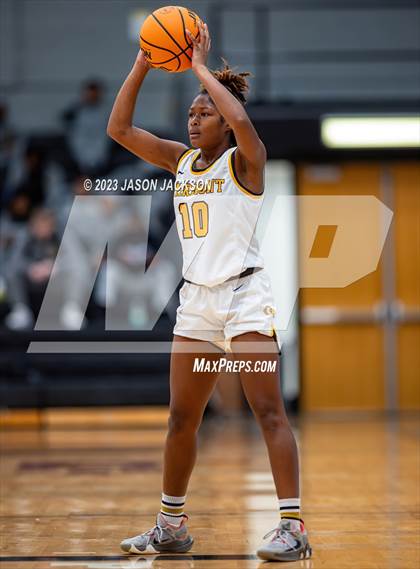 Thumbnail 2 in St. Pauls vs Fairmont (Robeson County Shootout) photogallery.