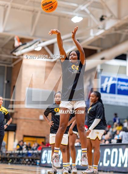 Thumbnail 1 in St. Pauls vs Fairmont (Robeson County Shootout) photogallery.