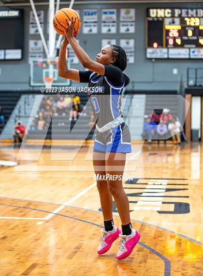 Thumbnail 3 in St. Pauls vs Fairmont (Robeson County Shootout) photogallery.