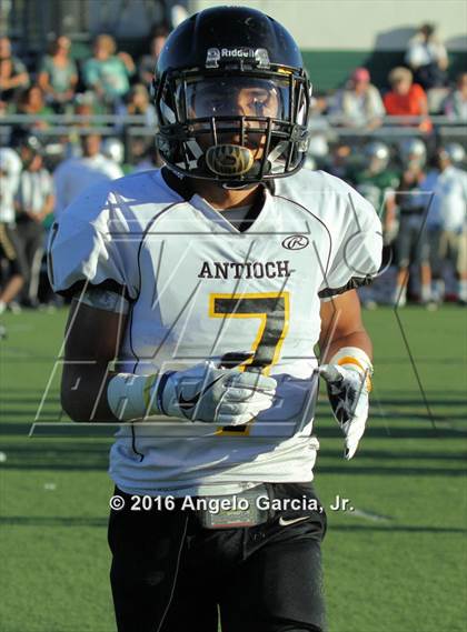 Thumbnail 2 in Antioch vs De La Salle photogallery.