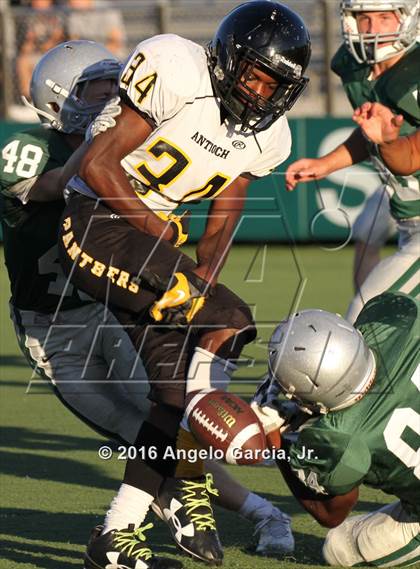 Thumbnail 2 in Antioch vs De La Salle photogallery.