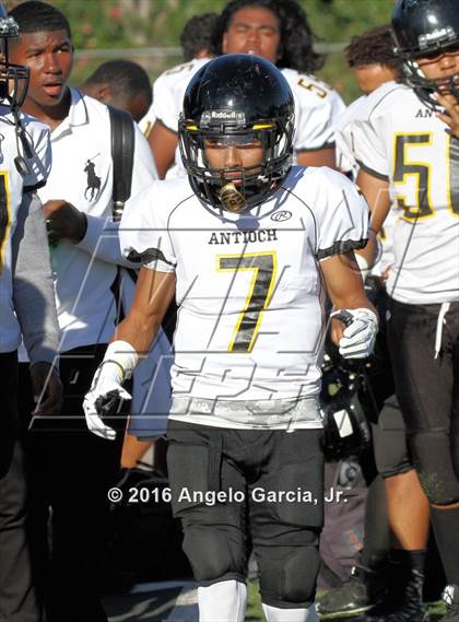Thumbnail 3 in Antioch vs De La Salle photogallery.