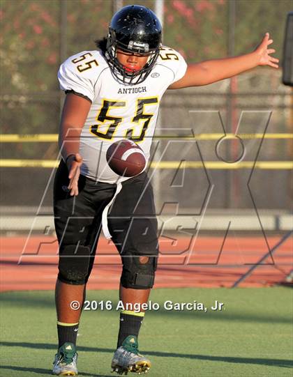 Thumbnail 2 in Antioch vs De La Salle photogallery.
