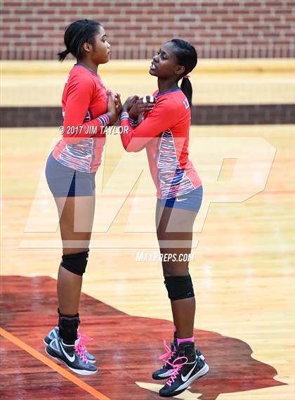 Thumbnail 3 in Springtown vs. Life Waxahachie (2017 UIL 4A Bi-District Playoff) photogallery.