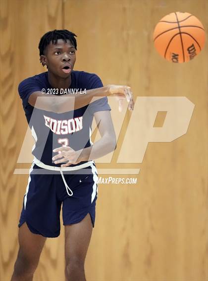 Thumbnail 1 in Edison @ South Lakes (VHSL Class 6 Quarterfinal) photogallery.